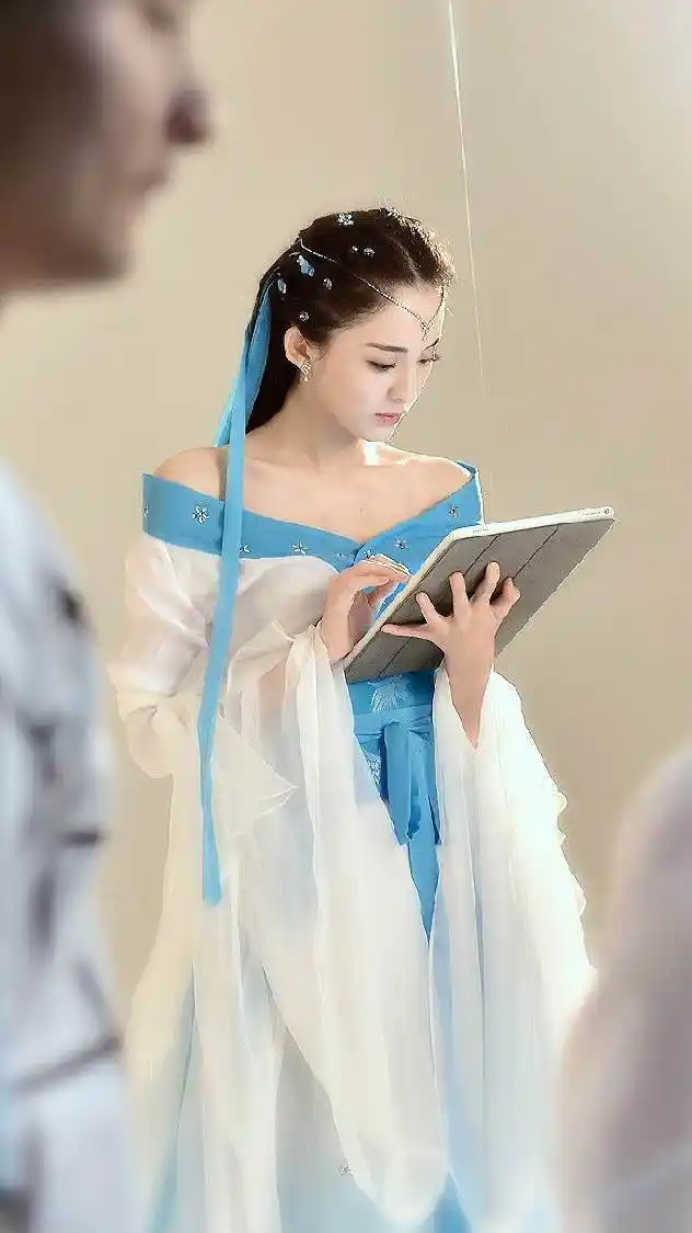 美图出圈预警!古力娜扎原始传奇代言造型曝光,比薰儿还好看