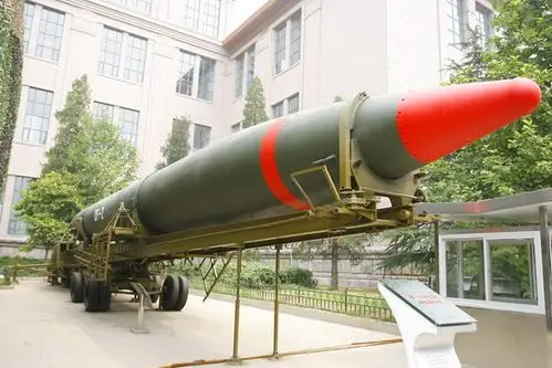 图文:东风2地地导弹亮相军事博物馆