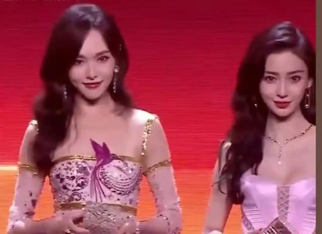 唐嫣和angelababy在这次芭莎活动中又同框了诶,这两人同框对我的眼睛