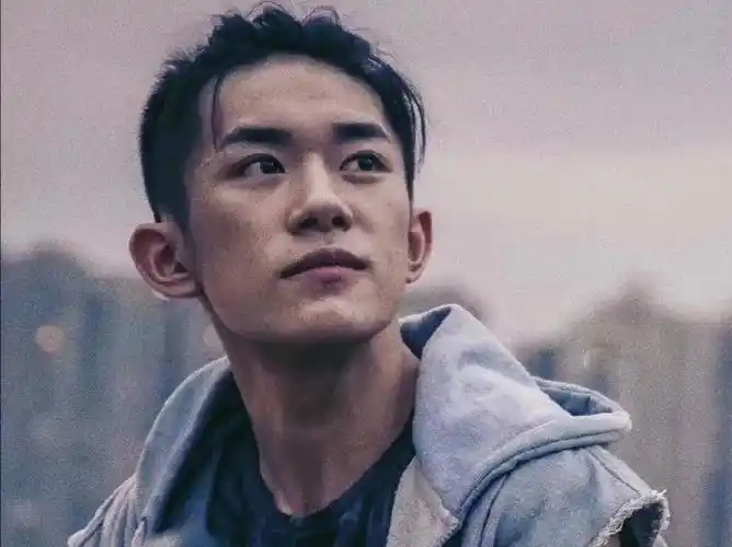 华晨宇平头照曝光帅出了新高度你喜欢平头的男生吗