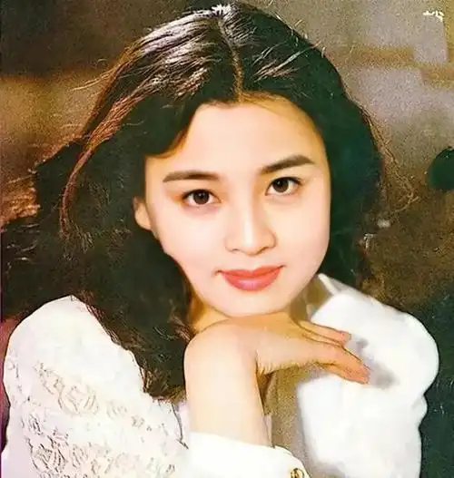 回顾:输给"野花"的女星,个个长相貌美老公却不念旧情寻新欢