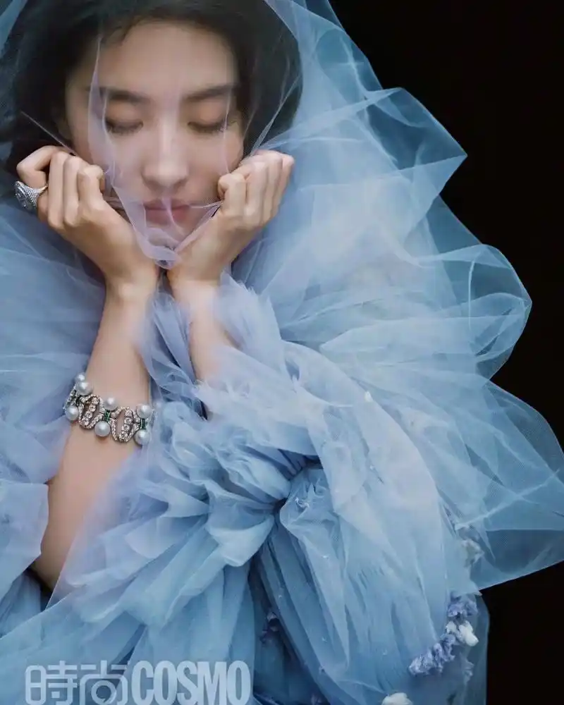 刘亦菲x时尚cosmo6月刊封面.仙女和珠宝,都美到尖叫,有 - 抖音