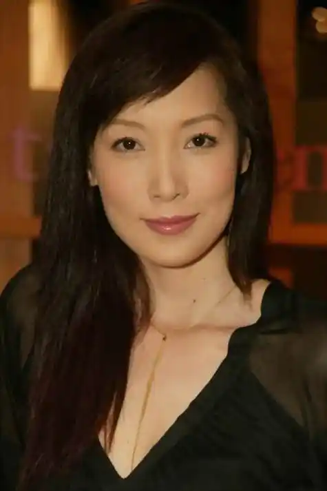 下巴凹陷好看吗_下巴凹进去是什么脸型_鼻子小嘴大女人的面相