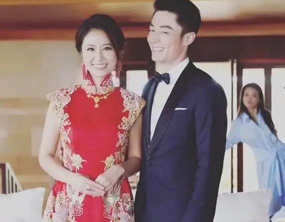 王力宏晒近照尽显沧桑霍建华和王力宏沉寂期间发生了什么事