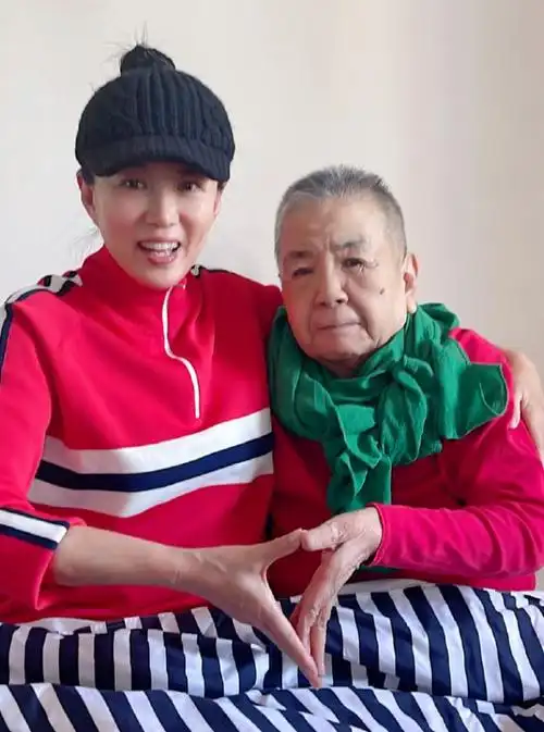 演员马丽:大学毕业后立马结婚,和丈夫恩爱31年,儿子是她的骄傲