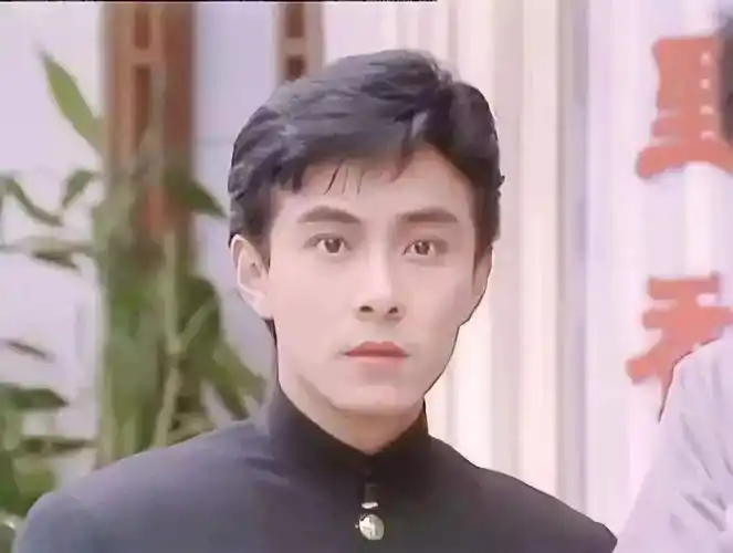 张卫健光头22年原因曝光,只因前辈一句话,网友:光头依然帅气