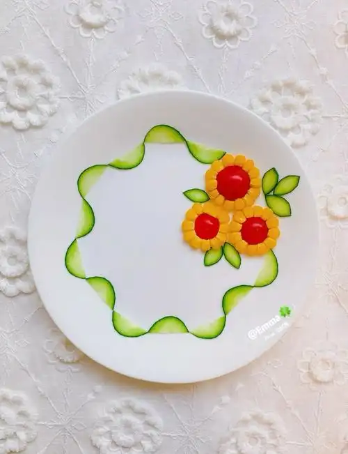 盘饰黄瓜太阳花围边摆盘