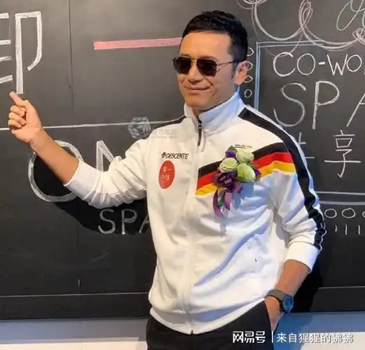 tvb五虎之一苗侨伟,曾抛弃梅艳芳,娶戚美珍为妻恩爱30年|黄日华