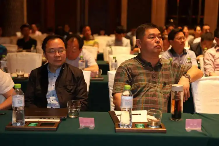 新华医疗王玉全副总经理和清华大学附属医院唐劲天副院长出席吕吉云副