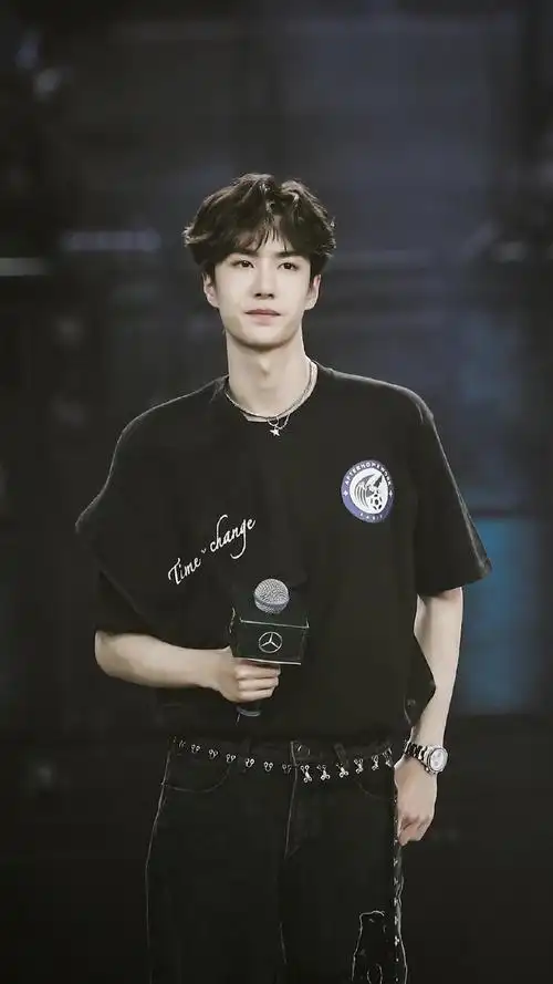 王一博回归这就是街舞4牛仔套装帅气十足刘海漂染太酷了