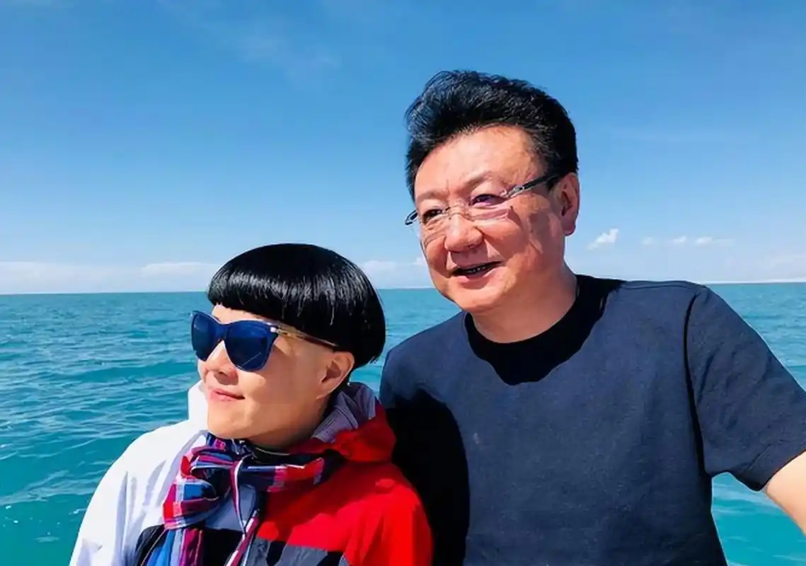 刘纯燕和王宁是一个典型的反差萌夫妻,他们的结合让很多人感到意外,但