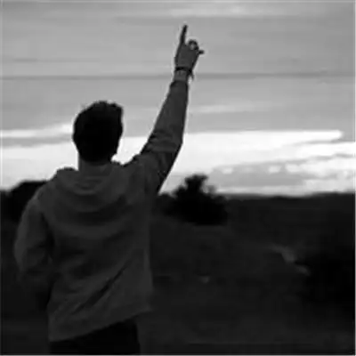 离别挥手的头像高清伤感离别的背影挥手图片头像