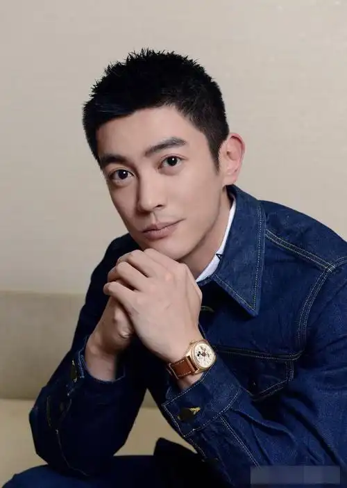 36岁杜江现身百花奖脸引争议:这不是陈浩民同款脸吗?为啥想不开