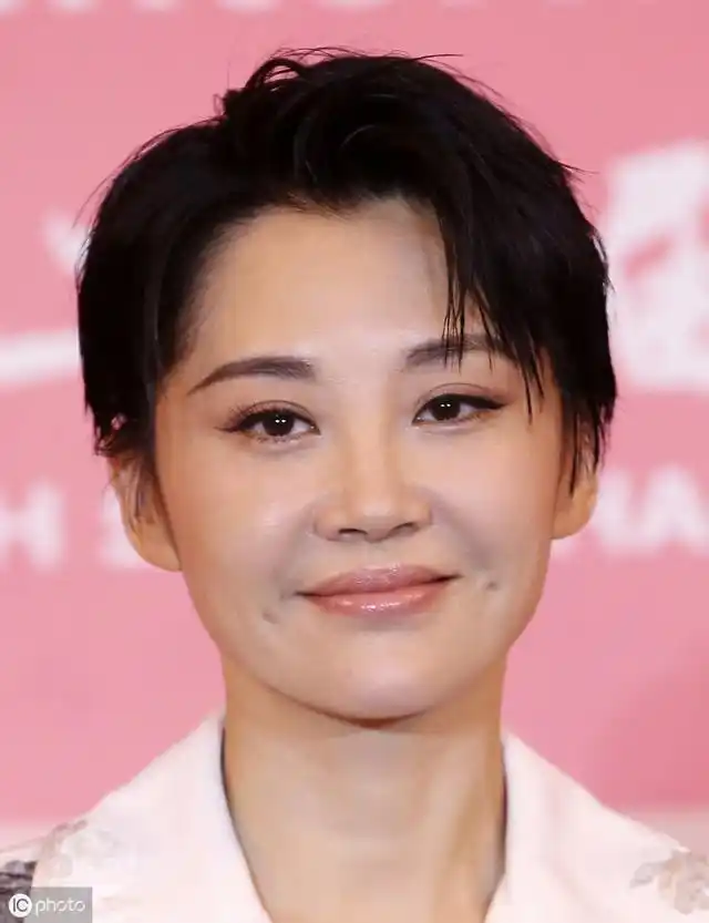 许晴,湿发大背头,这笑容,把人心都暖化了