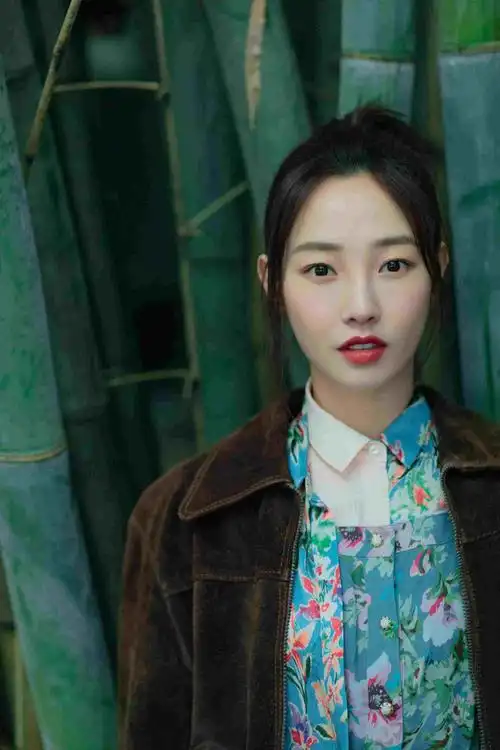 白百何出道多年,电影佳作无数,无论是《失恋33天》里受尽爱情委屈扔不