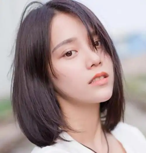 2021好看的直发发型,好看又清爽的直发发型