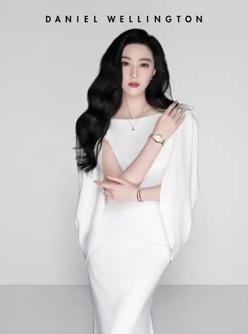 范冰冰近期工作超忙3月3日带妈妈赶飞机穿高奢贵妇装成焦点