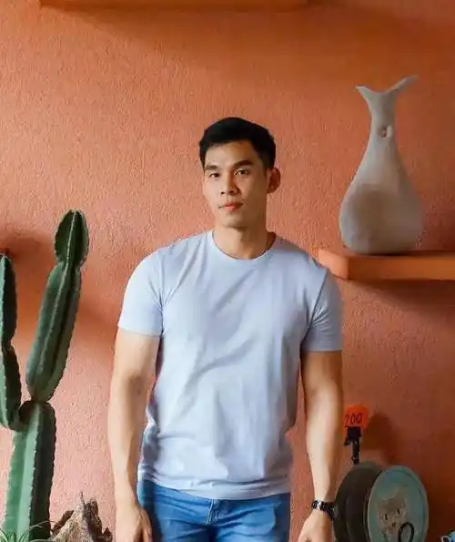 来看肌肉帅哥啦,有颜值有身材,拍的写真或生活照都很撩人!