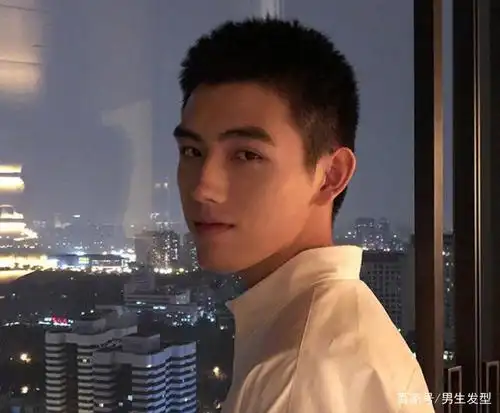 男生剪寸头发型真的好看两侧头发修剪干净阳光帅气有魅力