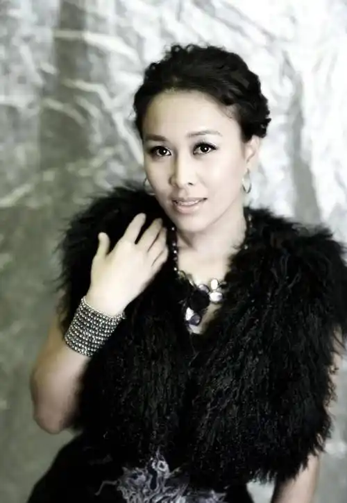 原创和高峰分开后带着儿子嫁给孟桐的那英如今的婚姻过得怎么样