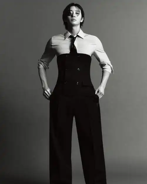 3/ 11韩国艺人朴叙俊拍日本杂志写真秀健美身材2