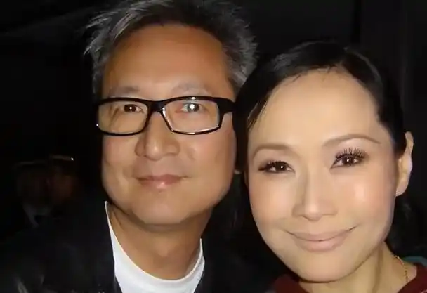 在感情方面,戏外的叶童并没有剧中那么的幸福,拥有一位忠诚同频契合的