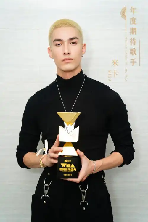 米卡获年度期待歌手