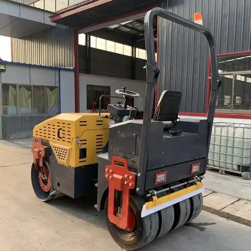 小型双钢轮路面碾压机 草坪滚压机 胶轮压路机视频