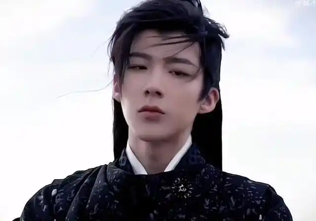 《一念关山》是刘诗诗和刘宇宁主演的古装传奇剧,目前还在忙碌的拍摄