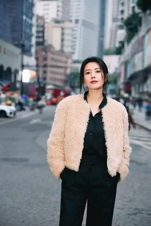 高圆圆不惧阿姨称呼!随性自然的穿搭风格,搭配出秋冬氛围感造型|发型|