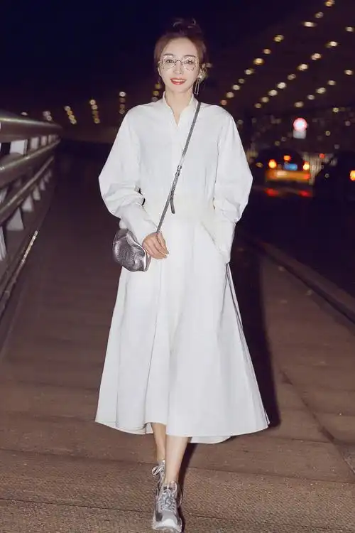 秦岚明星同款白色连衣裙女2021春秋新款长袖中长款松紧腰显瘦a字