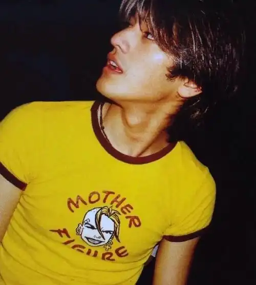 有没有人像金城武这样青少年时期单眼皮越年长越双的