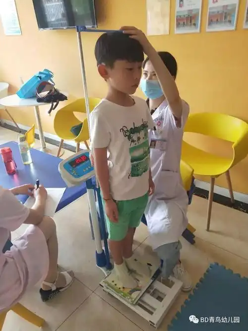 呵护健康快乐成长北大青鸟幼儿园六一体检活动