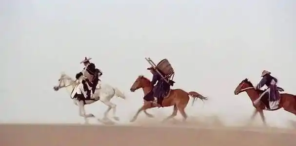 真实的"江湖":算命,唱戏,卖假药,跑马女艺人的表演惊险刺激