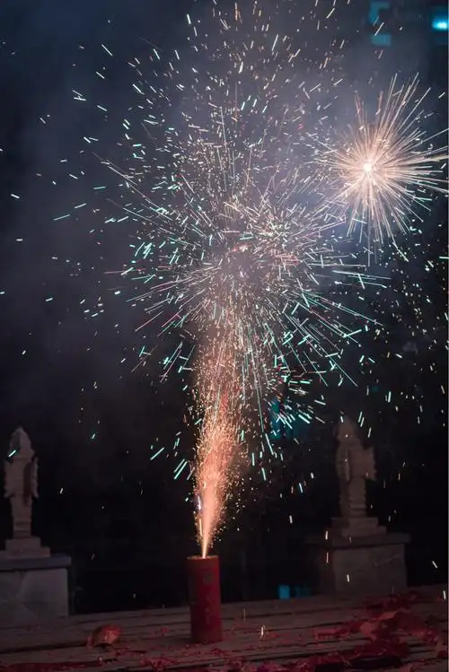 春节带娃放烟花,我来拍烟花