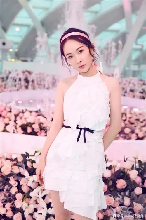 霍思燕称自己曾是校花,看了她18岁的照片我信了,难怪39还美成仙