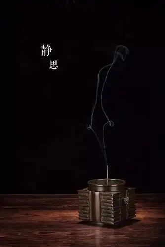 现代人玩"炉" 香燃炉内 禅意心中 追求一种美学与情调生活 点上一炉