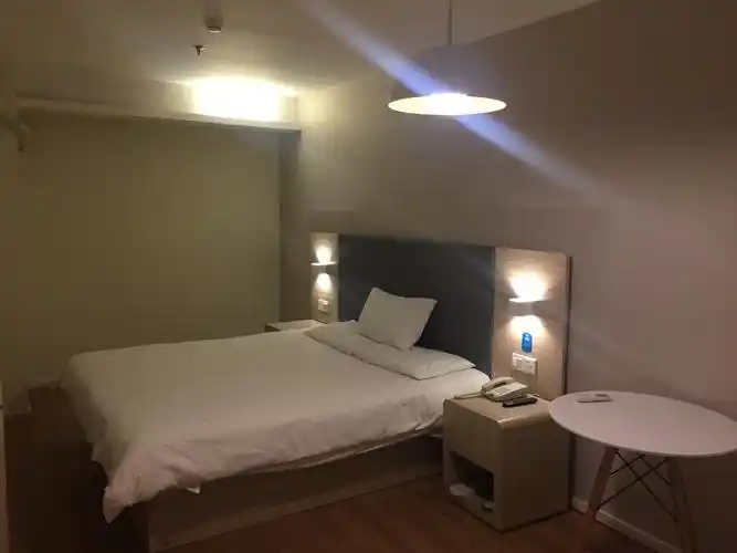 汉庭酒店(武汉汉口火车站地铁站店)(原汉口火车站广场店)-大床房