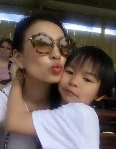 张庭不是一个好妈妈,从这个细节就能看出来,女儿太可怜了