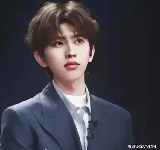 据悉,蔡徐坤(1998年08月02日-),浙江温州人,中国内地男歌手,制作人