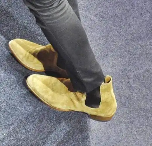 46码的脚名不虚传!吴亦凡的大脚引关注