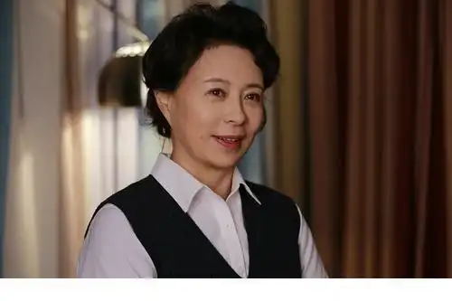 她是国家一级演员,出道42年零绯闻,丈夫身份显赫,却为人低调