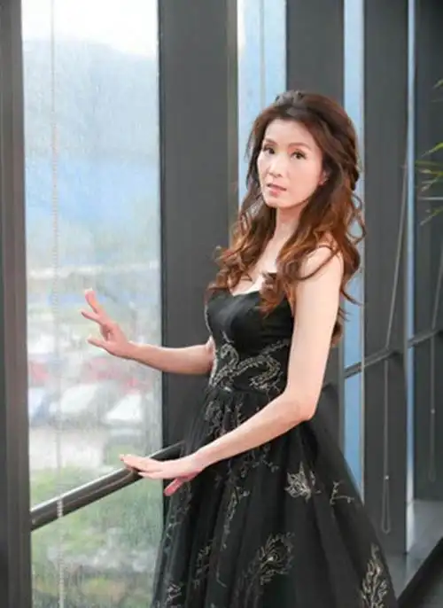 51岁叶全真自曝甲状腺出问题双手不自觉发抖气喘越吃越瘦