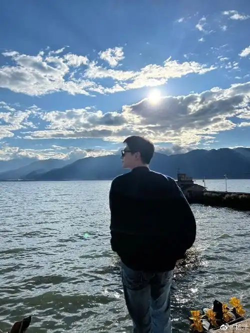 杨洋洱海游客照