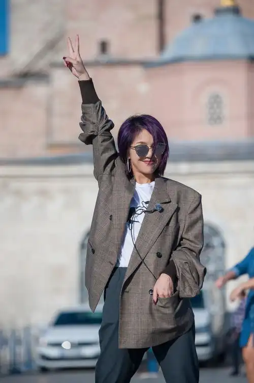 怒吃柠檬杨千嬅丁子高结婚十周年视频幸福满满羡煞众人