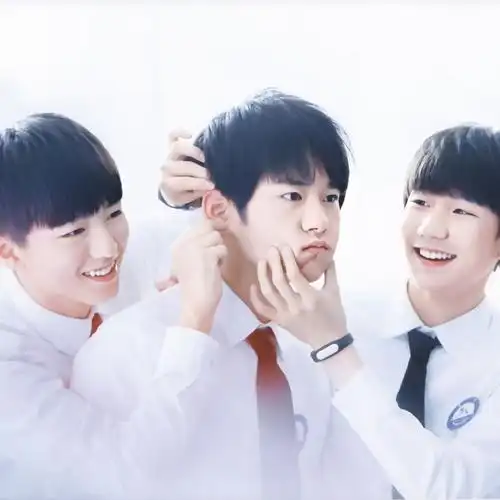 tfboys七周年演唱会主视觉海报#七年追梦,打破一项项常规,不断走出