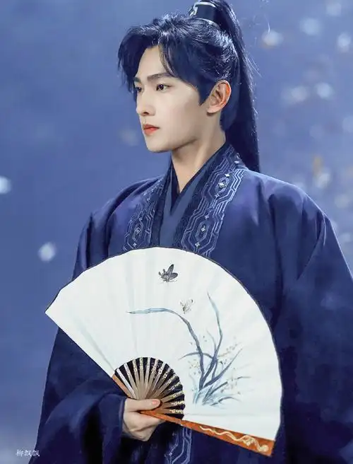 且试天下杨洋赵露思对视剧照