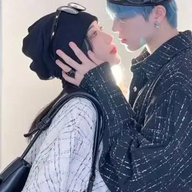 ins真人恩爱情头情人节声明我不是不谈恋爱我是没人要