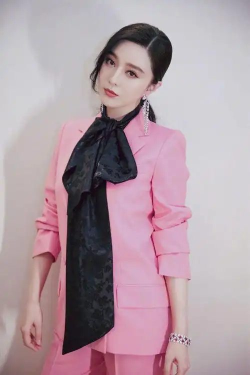 被范冰冰新发型惊艳,告别长发及腰的她,又飒又美,气场更堪以往|裙子|