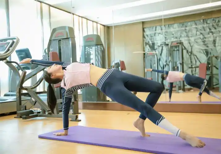 董璇好身材不含糊,35岁轻松完成一字马